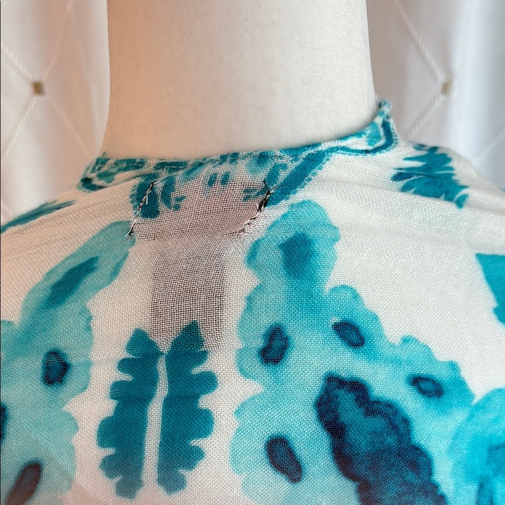 Floral Blue and White Kimono - Picture 4 of 6